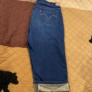 Levi cropped condition.